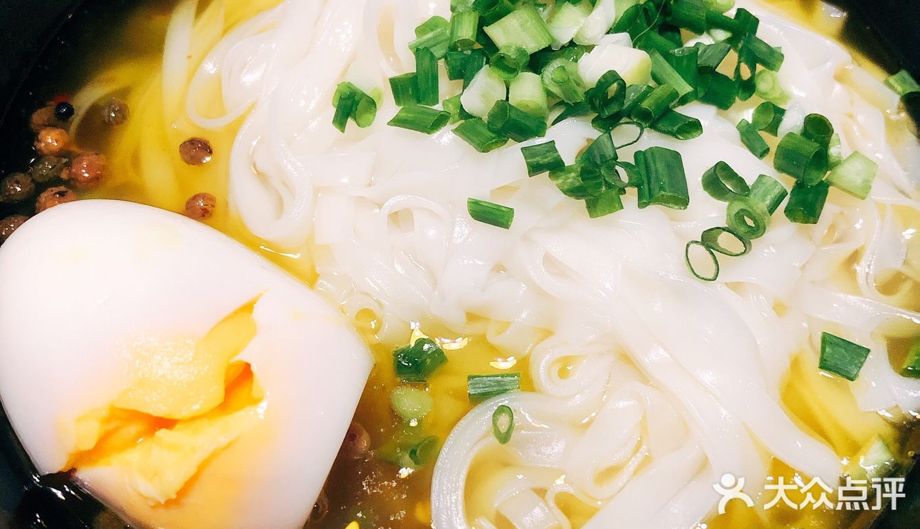 深夜食堂！来一碗开胃的尖椒鸡丁面吧～