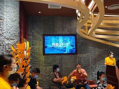 等位区-巴奴毛肚火锅(大剧院店)