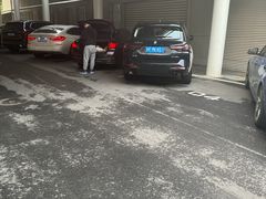 -上海宝信宝马4S店