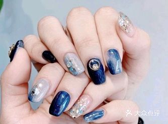 星空美甲，希望像星星一样耀眼的你，也有天空的守护