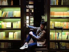 -钟书阁(松江泰晤士小镇店)