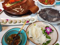-墨居上隐·院子里火锅(峨眉店)