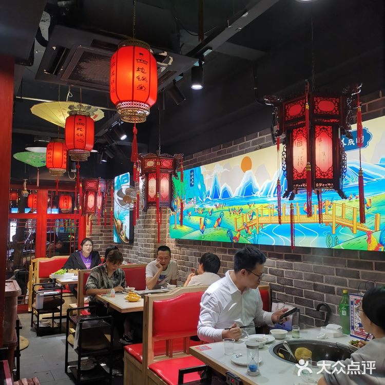 点了他家的招牌地锅鸡，确实很不错