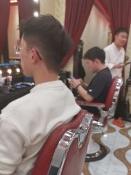 -东方先生国潮男士理发馆