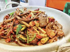 乾鍋肥腸茶樹菇-辣四方新派川菜