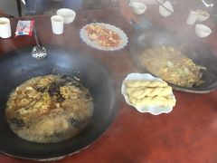 -粘豆包柴火铁锅炖