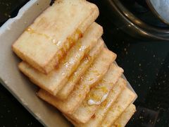 -茅草房·河畔园林火锅