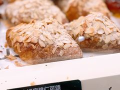 -HOT CRUSH趁热集合·现烤面包(上海环球港店)