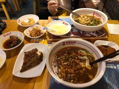 -呷佬·长沙手工米粉(金沙江路店)