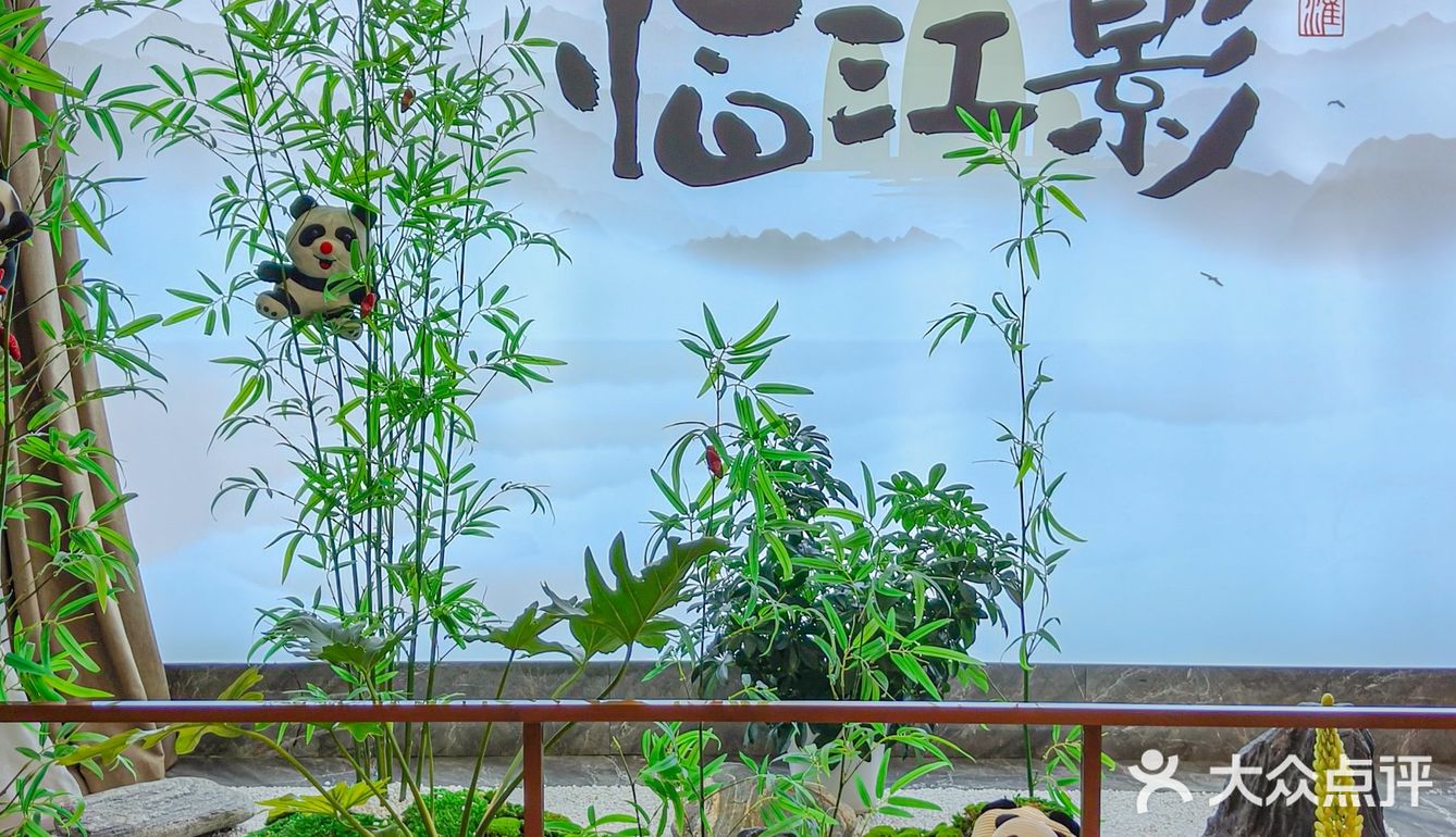坐拥江景！在这吃饭太有氛围了