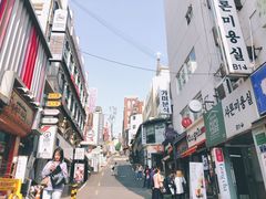 -梨大女人街