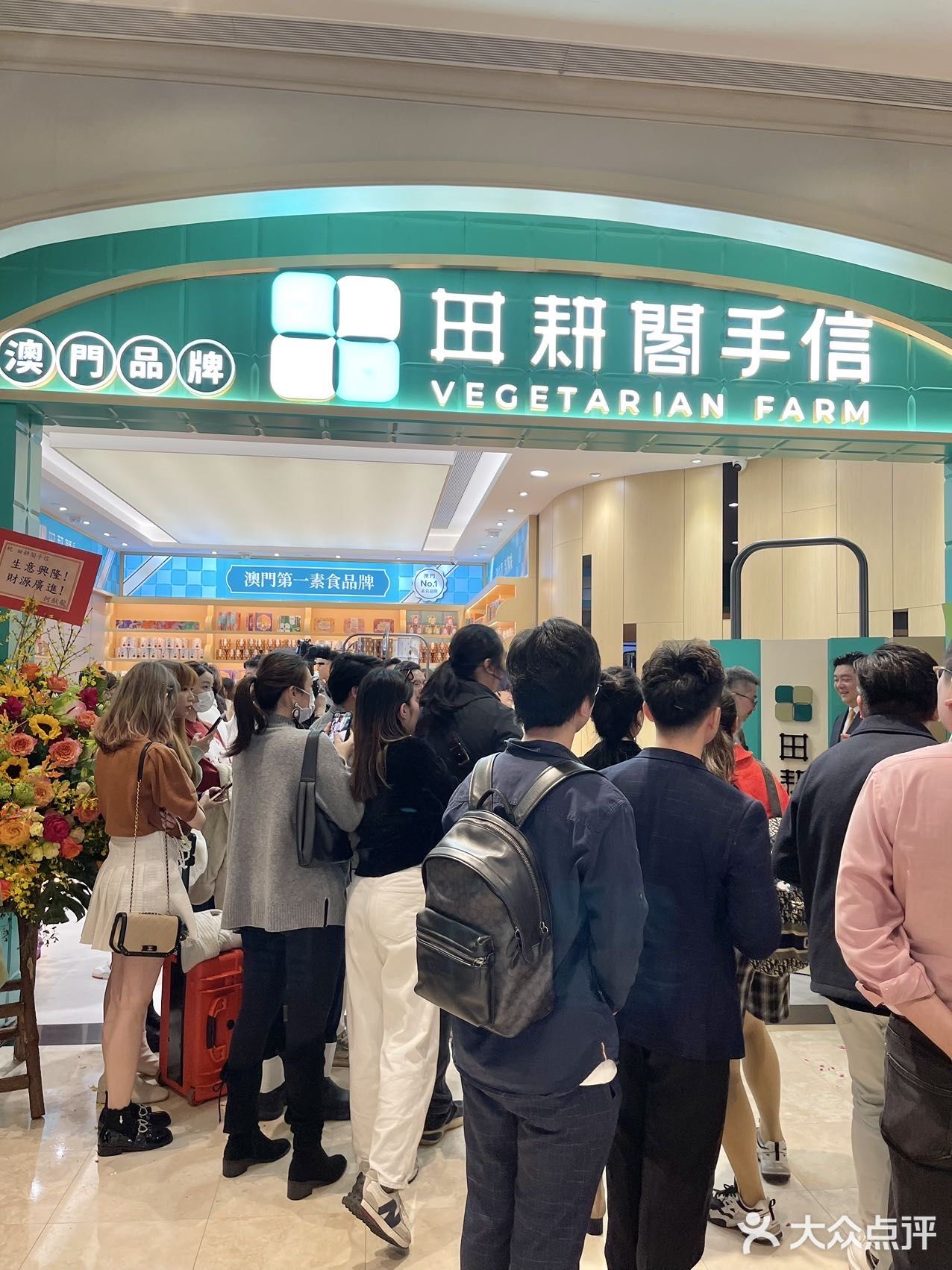 谁能解释一下澳门这个情况…根本挤不进去… 