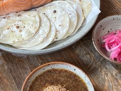 烟熏三文鱼配烤饺子皮和芥末籽酱-BOR Eatery(安福路店)