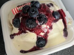 蓝莓奶油泡芙-HOT CRUSH趁热集合·现烤面包(环球港店)