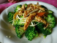 西兰花炒鱿鱼-荷香居(洞企石路店)