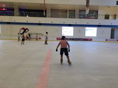 -冰纷万象滑冰场(赣州华润万象城店)