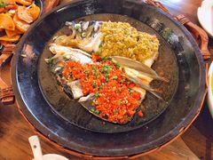 -阿瓦山寨·湘菜现炒·剁椒鱼头王(咸阳总店)