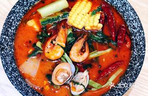 Spicy Tom Yum Soup Seafood Noodles