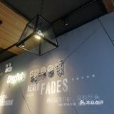 今天去金狮广场上早教课，又来到了熟悉的店铺