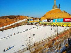 -采薇庄园四季滑雪场