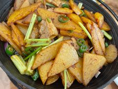 干锅土豆片-王学胜肉饼