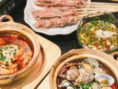 -何妹湿辣牛肉·粤式烧烤砂煲(桂雅路店)