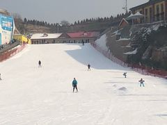 -采薇庄园四季滑雪场