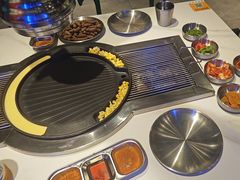 -山野的朋友露营炭火烤肉