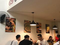 大堂-食爺炭炉鸡煲·烧烤