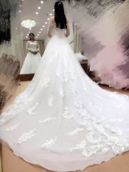 -觅白婚纱礼服馆
