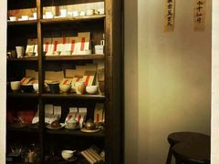 面包甜点陈列柜-蜗牛小馆醉乡民谣云南菜(惠新西里店)