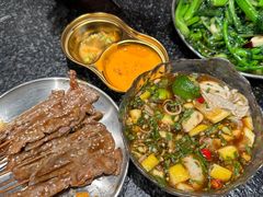 -何妹湿辣牛肉·粤式烧烤砂煲(桂雅路店)