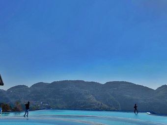 竹山无边界温泉泳池