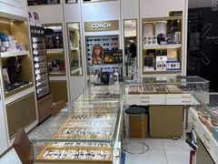 -美式眼镜·授权蔡司.依视路.尼康.豪雅.明月(人民广场店)