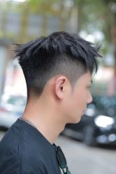 -一家只做男发烫染的店