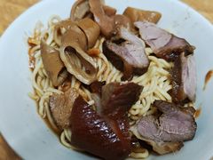 -松树干拌面店