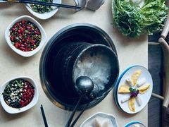 -墨脱石锅椰子鸡•香草鸭•东山羊(大东海店)