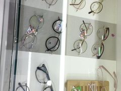 -提一眼镜·蔡司·依视路(小寨店)