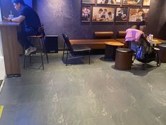 -瑞幸咖啡(华新地铁站地下商业街店)