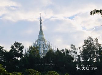 勐焕银塔丨银光闪烁，圣洁庄严
