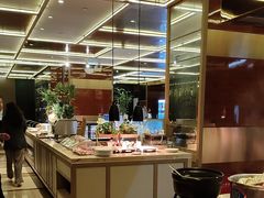 -大中华希尔顿酒店-念自助餐·嗨啤·小龙虾