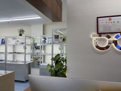 -无奔眼镜·蔡司·依视路授权店(马家堡店)