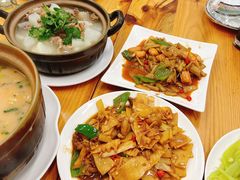 酸菜炒大肠-盛燕泥丁粥