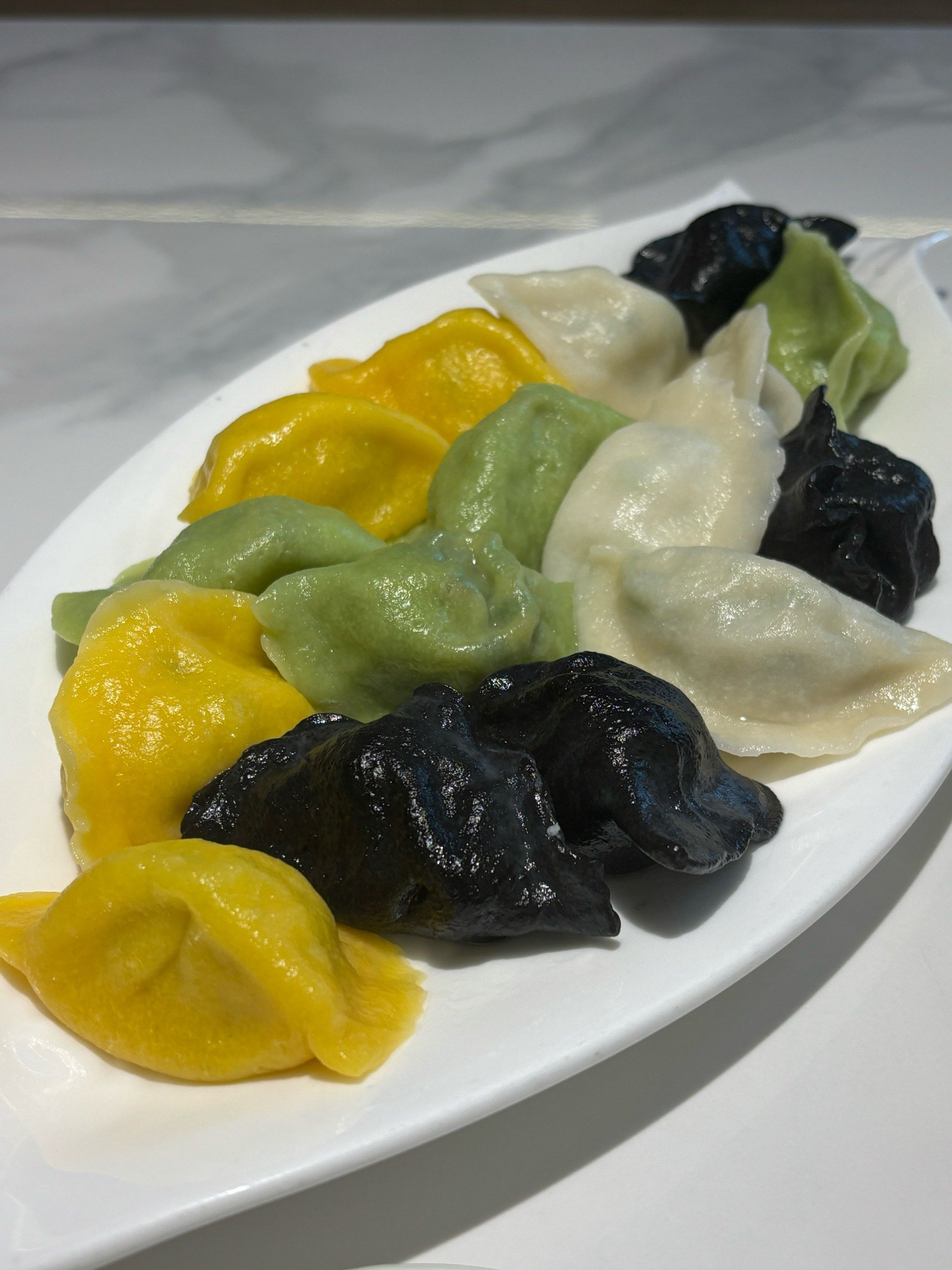 」
海鲜饺子还是热乎的好吃,饺子一