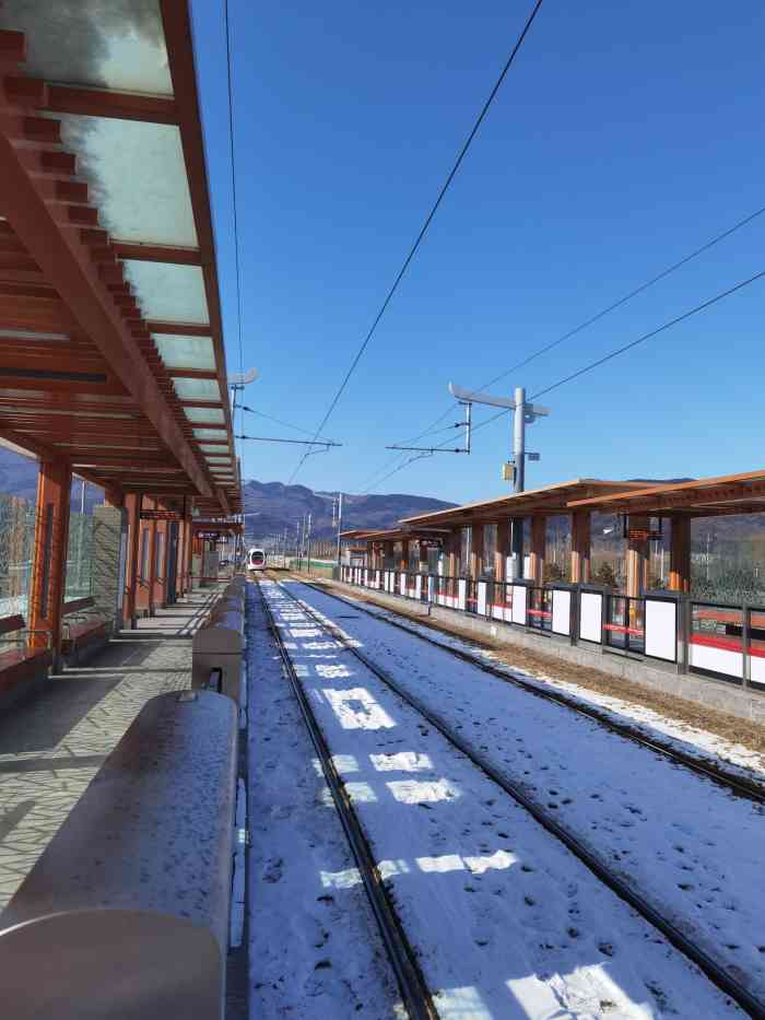 有轨电车西郊线万安站-"一句话点评:除了人还是人.前三趟根本上.