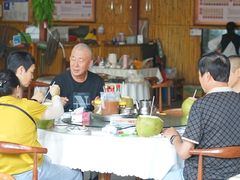 -三亚火车头万人海鲜广场