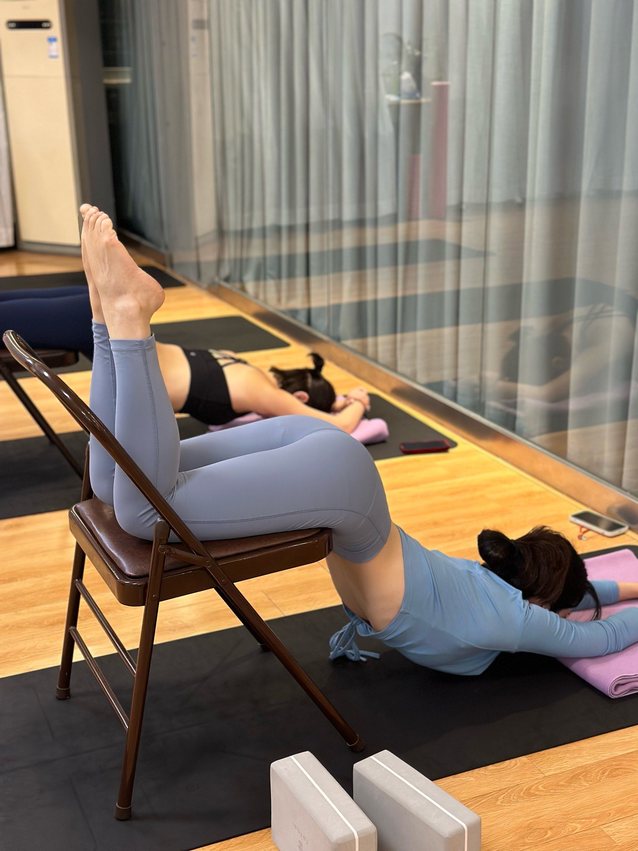 在瑜伽的体式练习中学习如何放松身体,支配身体,
并且运用在生活的