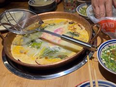 -洱火云南酸菜牛肉火锅(石景山当代商城店)