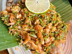 坚果手撕海鲈鱼-Ameigo梅果·云贵川bistro(长宁来福士店)