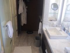 -上海滴水湖皇冠假日酒店